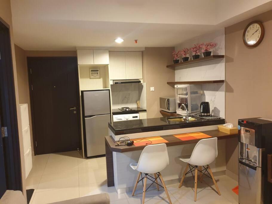 Cozy Room In Orange County Suite-Apartment In Lippo-Cikarang Cbd Esterno foto